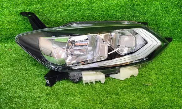 Nissan Pulsar Headlight/headlamp 260103ZL0A 10018068