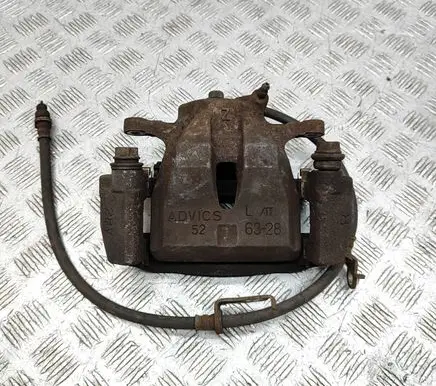 Toyota RAV 4 (XA40) Front brake caliper 4775042091