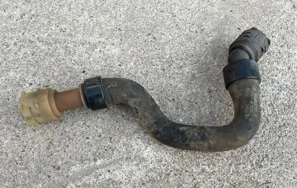 Opel Zafira C Engine coolant pipe/hose 13396725