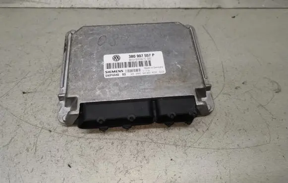 Volkswagen PASSAT B5 Engine control unit/module 3B0907557P 5WP4440
