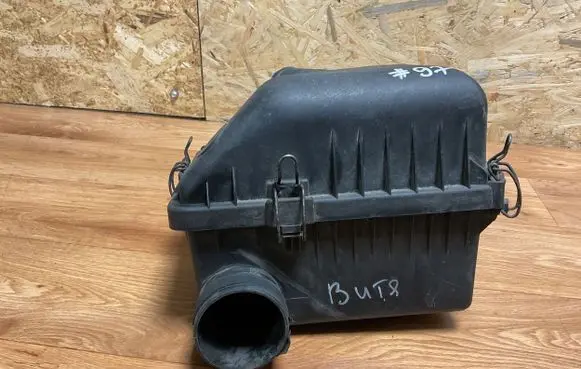 Hyundai Coupe Air filter box 2811026400