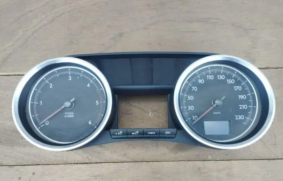 Peugeot 508 Speedometer (instrument cluster) 9810078280