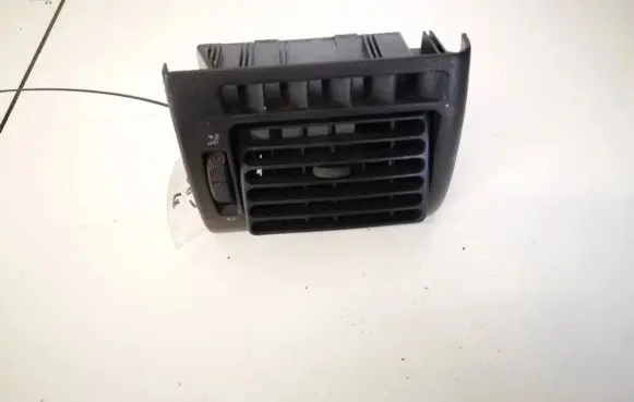 Volkswagen PASSAT B4 Dash center air vent grill 3a1819984
