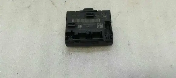 Audi A3 S3 8V Door control unit/module 5Q0959393E