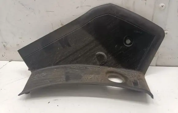 BMW 1 F40 Rear/tail light trim molding 7450665