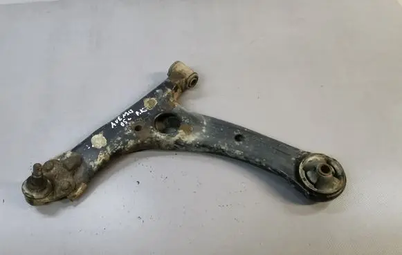 Toyota Avensis T250 Front lower control arm/wishbone 