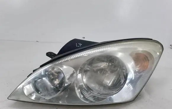 KIA Ceed Headlight/headlamp 92101-1H000