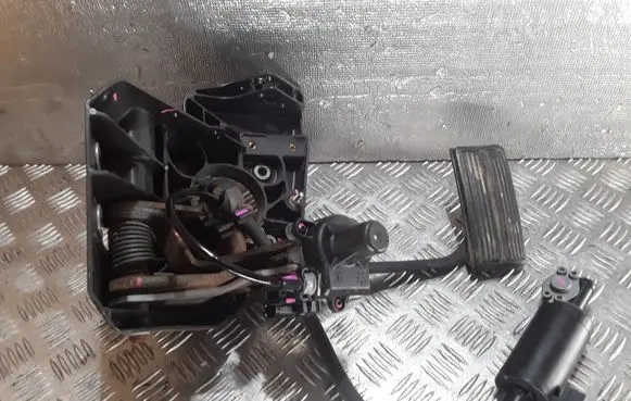 Dodge Grand Caravan Brake pedal 047217014D KSR244600