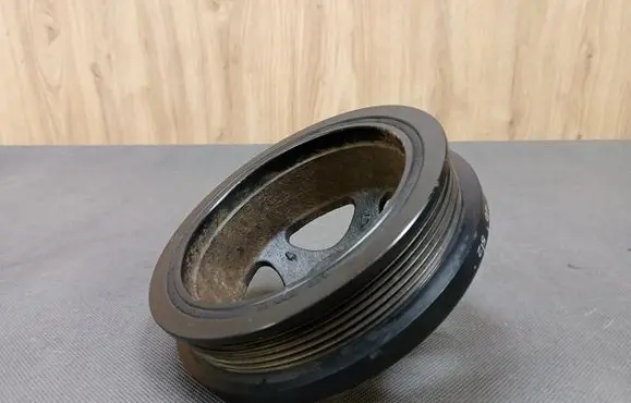 Mercedes-Benz E A207 Crankshaft pulley 2710300203 A2710300203