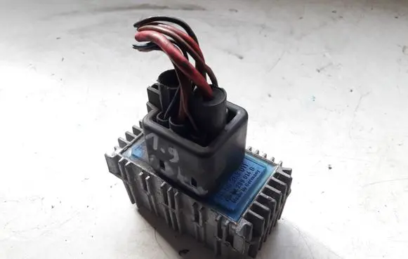 Opel Zafira B Glow plug pre-heat relay 55353011