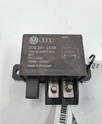 Volkswagen Touareg I Charging relay 2D0951253B
