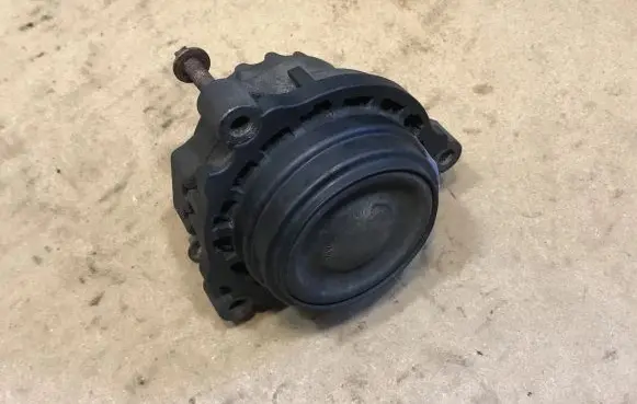BMW 1 F20 F21 Engine mount bracket 6787658