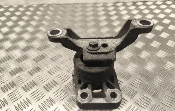 Ford Mondeo MK IV Engine mount bracket HL8022M05