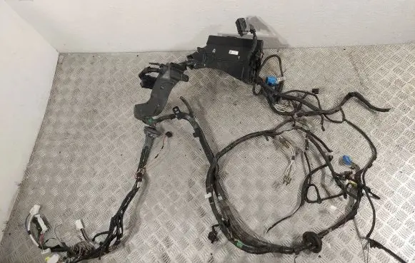 Toyota Verso Fuse box set 65E091218153906 821110F650 8266205150