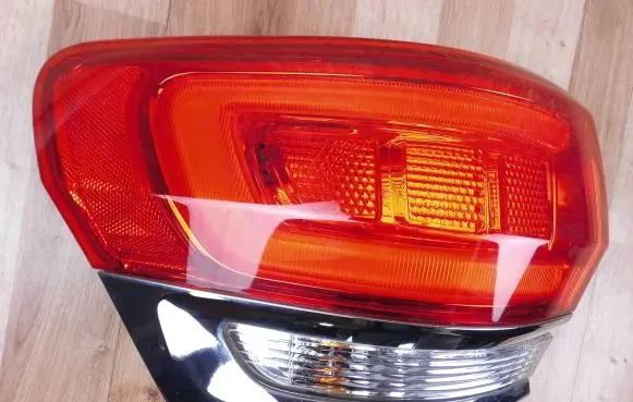 Jeep Grand Cherokee Rear/tail lights P68110001AE