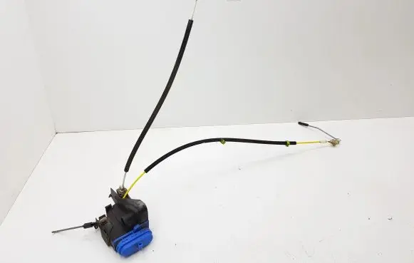 Audi A4 S4 B5 8D Rear door lock 8D0839015A