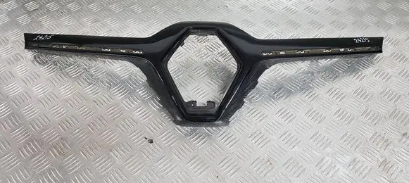 Renault Kadjar Front bumper upper radiator grill 623103685R
