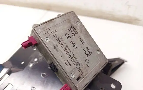 Audi A6 S6 C5 4B Antenna control unit 8E0035456