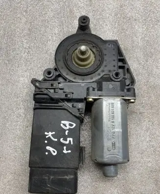 Volkswagen PASSAT B5 Front door electric window regulator 0130821695