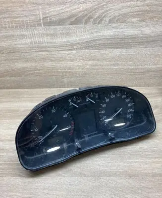 Volkswagen PASSAT B5 Speedometer (instrument cluster) 3B0919880D