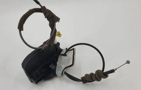 Nissan Qashqai Front door lock 
