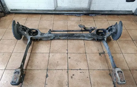 Chrysler Town u0026 Country V Rear axle beam 