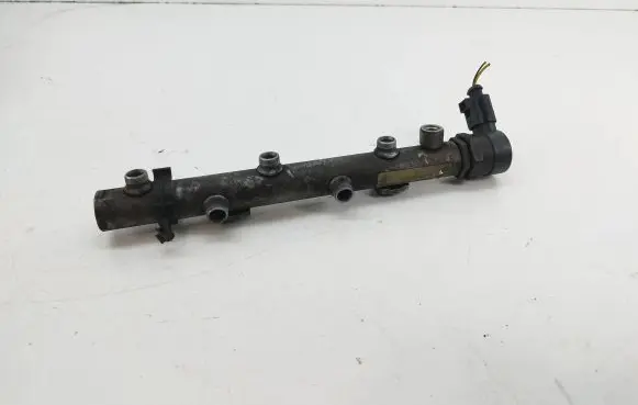 Audi A6 S6 C6 4F Fuel distributor 059130090AA 057130764c