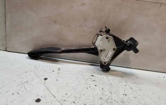 Volvo V70 Accelerator throttle pedal 30683516 6PV00853712