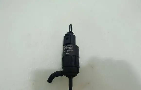 Ford Mondeo MK IV Windscreen/windshield washer pump 6M2113K082AA T655C