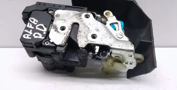 Alfa Romeo 156 Front door lock 18110242
