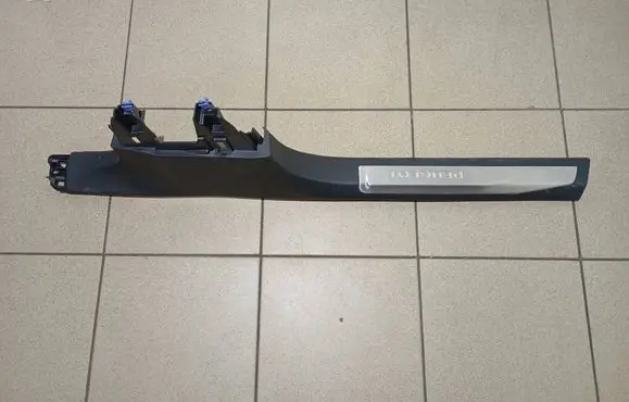 Front sill trim cover