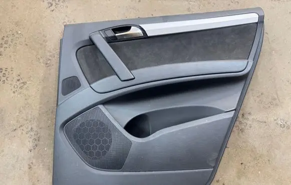 Audi Q7 4L Rear door card panel trim 4L0863981