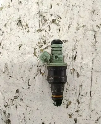 BMW 5 E39 Fuel injector 0280150415