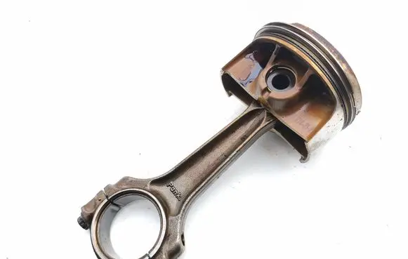 Maserati Quattroporte Piston with connecting rod 