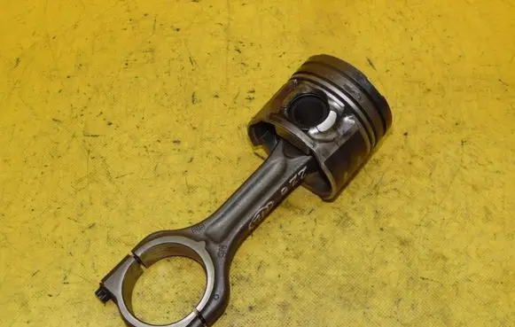 Volvo V50 Piston with connecting rod