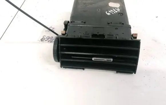 Ford Focus C-MAX Dash center air vent grill 3M51R014L21AC 3M51-R014L21AC