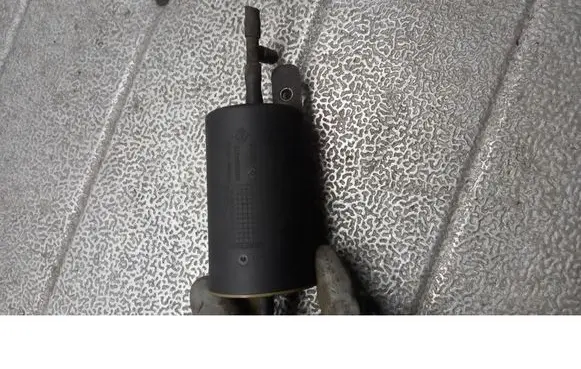 Vacuum air tank