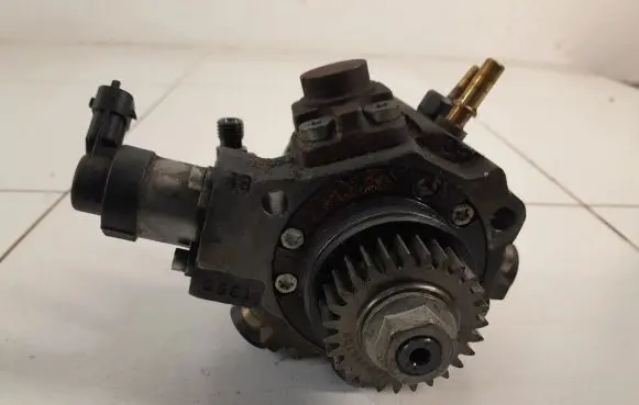 Renault Scenic III - Grand scenic III Fuel injection high pressure pump 0445010208