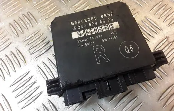 Mercedes-Benz C W203 Door control unit/module 2038206626 A2038206626