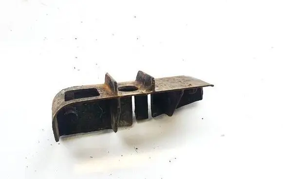 Front bumper mounting bracket