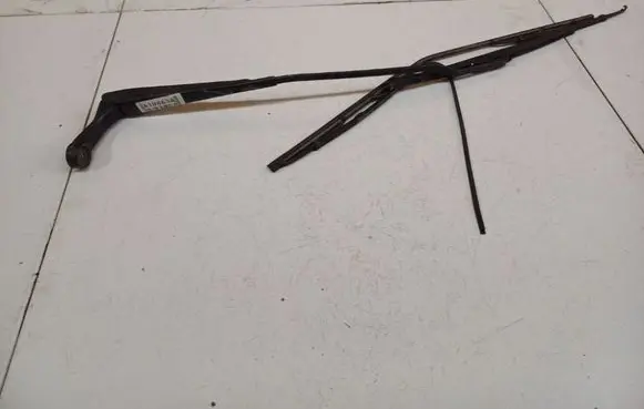 Volkswagen PASSAT B5 Front wiper blade arm 3B1955410