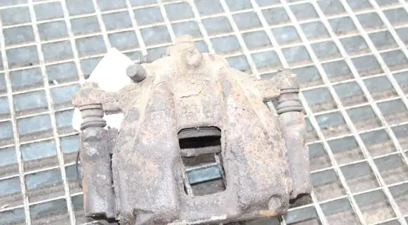 Honda CR-V Front brake caliper