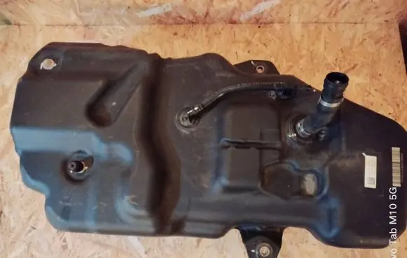Mercedes-Benz GLE (W166 - C292) AdBlue liquid reservoir A1664704401