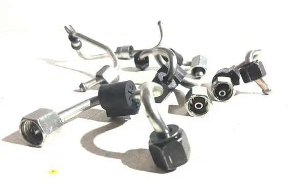 Audi Q5 SQ5 FY Fuel injector supply line/pipe 05L130301 05L130302A 05L130303