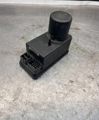 Mercedes-Benz C W202 Central locking vacuum pump 2028001648