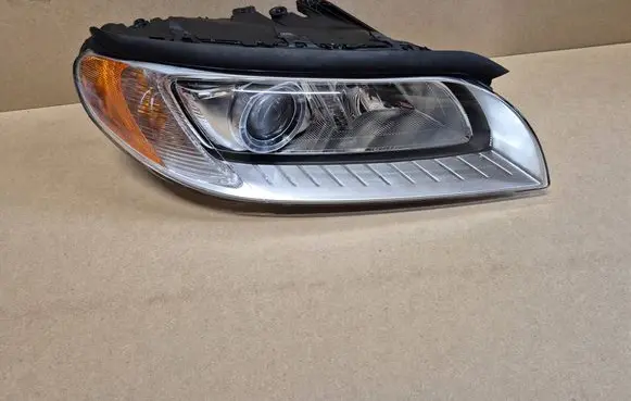 Volvo V70 Headlight/headlamp 31353533