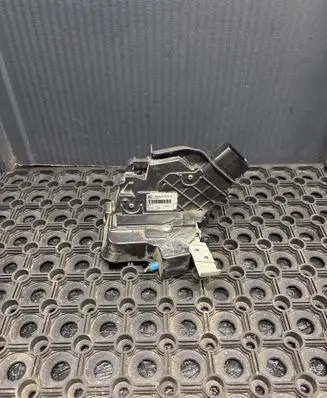 Ford Mondeo MK IV Front door lock 8M2AR21812AA A048317
