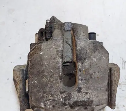 BMW 5 E39 Front brake caliper 6022296