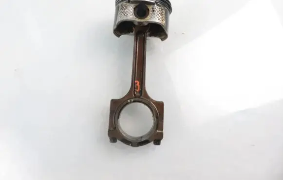 Mazda 6 Piston with connecting rod