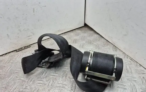 Rear seatbelt